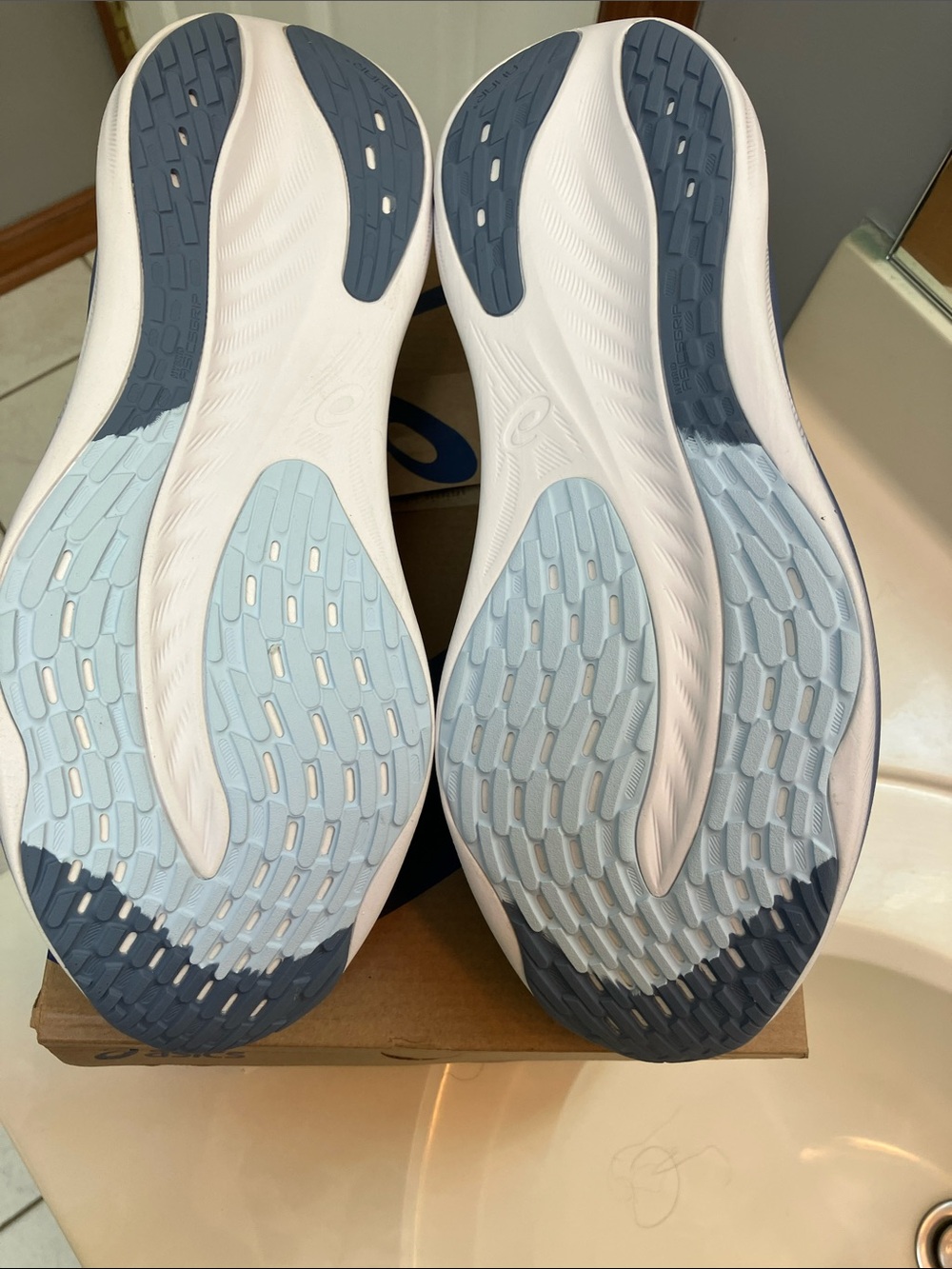 ASICS Men's Athletic Shoes Brand New Size 12.5 Medium (Retail $160) - Picture 6 of 6